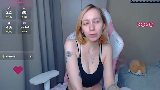 Snapshot of LeahGottty chatting on 09-21-25, 09:53 LeahGottty online show from 09-21-25, 09:53