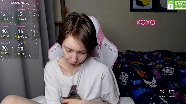 Snapshot of LeahGottty chatting on 12-04-24, 02:20 LeahGottty online show from 12-04-24, 02:20