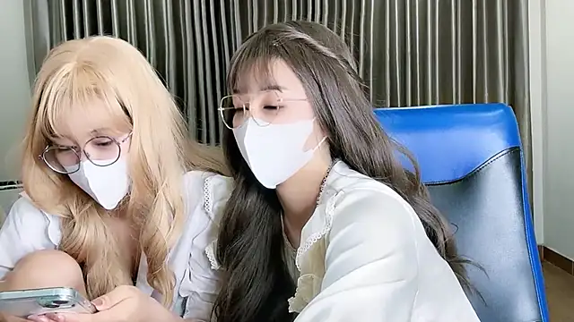 Snapshot of Mono-Stewardesss chatting on 03-11-25, 12:39 Mono-Stewardesss online show from 03-11-25, 12:39