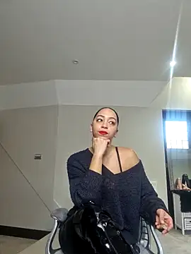 QueenTricks1 online show from 12-19-25, 09:00