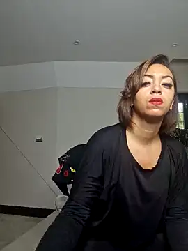 QueenTricks1 online show from 10-15-25, 08:22