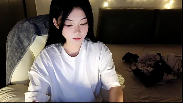 Snapshot of Jennie-007 chatting on 10-19-25, 10:40 Jennie-007 online show from 10-19-25, 10:40