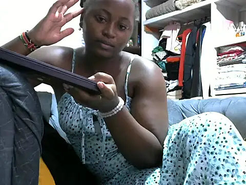 Snapshot of slender-qwene chatting on 05-15-26, 09:13 slender-qwene online show from 05-15-26, 09:13