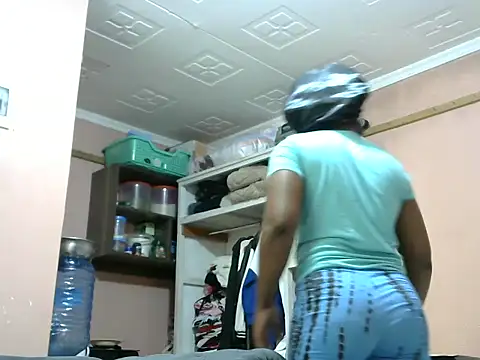 Snapshot of slender-qwene chatting on 05-04-26, 09:12 slender-qwene online show from 05-04-26, 09:12