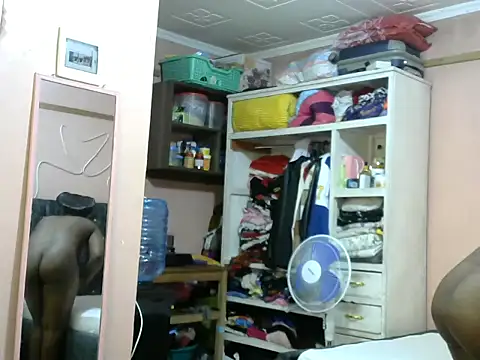 Snapshot of slender-qwene chatting on 04-26-26, 09:28 slender-qwene online show from 04-26-26, 09:28