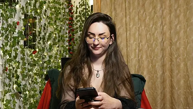 Snapshot of NaughtYHomemadE chatting on 05-01-26, 04:12 NaughtYHomemadE online show from 05-01-26, 04:12