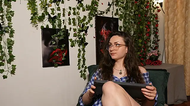 NaughtYHomemadE online show from 11-09-25, 10:08