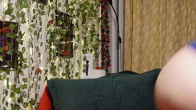 Snapshot of NaughtYHomemadE chatting on 02-15-26, 07:42 NaughtYHomemadE online show from 02-15-26, 07:42