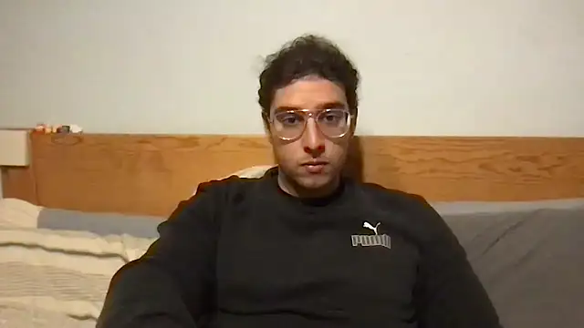 Snapshot of Ratzta chatting on 11-08-25, 05:27 Ratzta online show from 11-08-25, 05:27