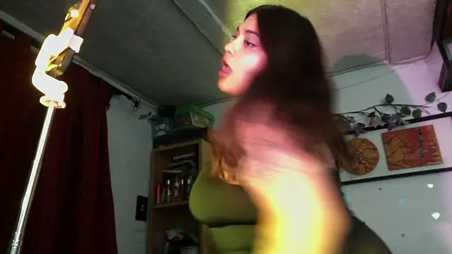 Snapshot of dreamgirl_sweet chatting on 02-21-26, 03:30 dreamgirl sweet online show from 02-21-26, 03:30