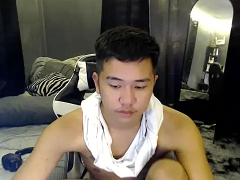 xgregor07 online show from 10-28-25, 03:44