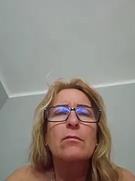Snapshot of Steffi45 chatting on 06-11-26, 05:15 Steffi45 online show from 06-11-26, 05:15