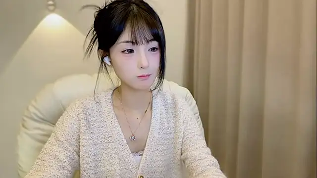 Snapshot of SHUIshui_ chatting on 10-19-25, 07:44 SHUIshui online show from 10-19-25, 07:44