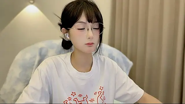 Snapshot of SHUIshui_ chatting on 10-16-25, 12:35 SHUIshui online show from 10-16-25, 12:35