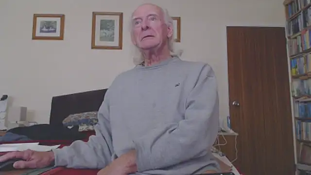 Snapshot of WaverlyKernow chatting on 10-26-25, 10:59 WaverlyKernow online show from 10-26-25, 10:59