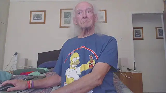 Snapshot of WaverlyKernow chatting on 04-21-26, 01:07 WaverlyKernow online show from 04-21-26, 01:07