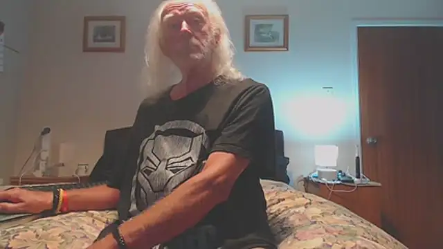 Snapshot of WaverlyKernow chatting on 06-28-26, 08:37 WaverlyKernow online show from 06-28-26, 08:37
