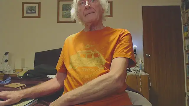 Snapshot of WaverlyKernow chatting on 01-25-25, 04:24 WaverlyKernow online show from 01-25-25, 04:24
