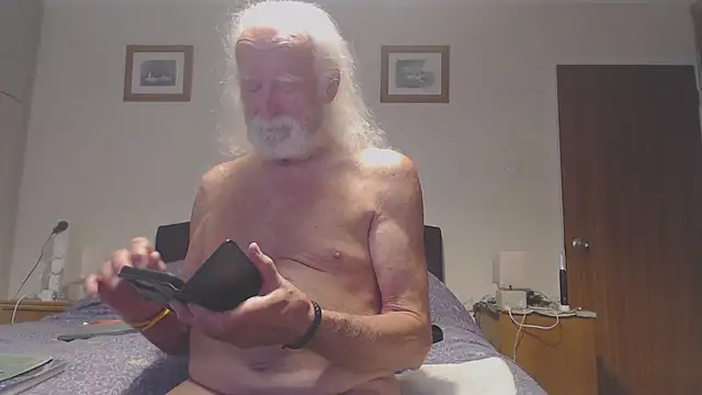 Snapshot of WaverlyKernow chatting on 06-21-26, 09:15 WaverlyKernow online show from 06-21-26, 09:15