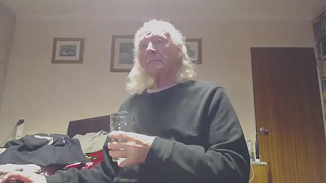 WaverlyKernow online show from 12-14-25, 03:17