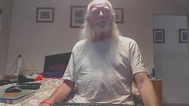 Snapshot of WaverlyKernow chatting on 05-24-26, 06:46 WaverlyKernow online show from 05-24-26, 06:46