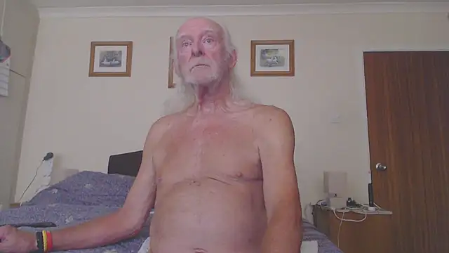 Snapshot of WaverlyKernow chatting on 06-27-26, 09:15 WaverlyKernow online show from 06-27-26, 09:15