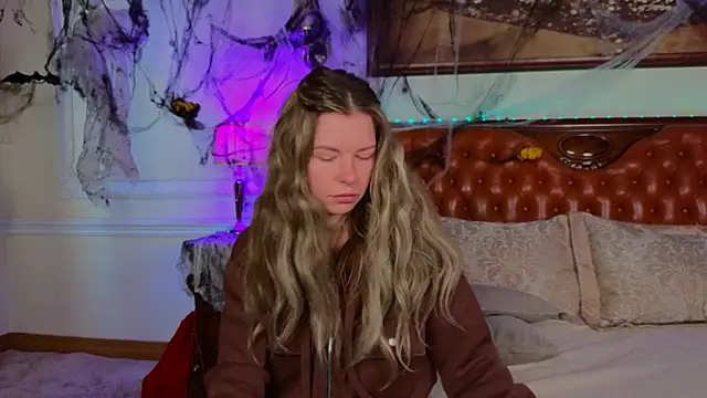 Real Tini online show from 10-30-25, 06:12