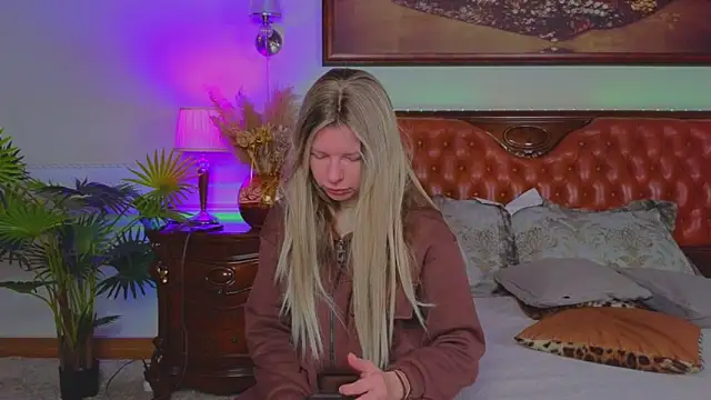 Real Tini online show from 02-05-26, 06:42