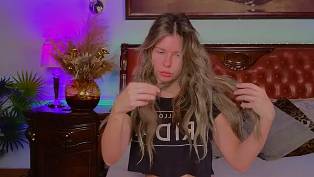 Real Tini online show from 11-10-25, 06:07