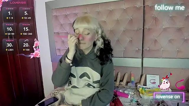 Snapshot of neeko_princes chatting on 04-15-26, 12:42 neeko princes online show from 04-15-26, 12:42