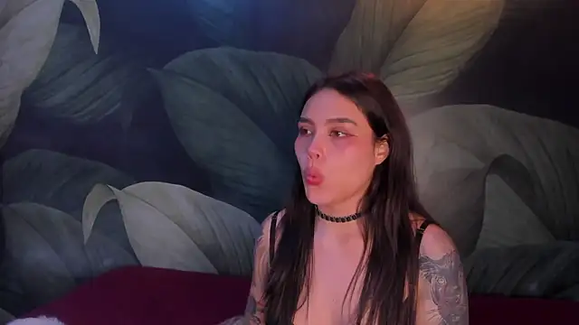 Snapshot of sweett_dirty chatting on 02-21-25, 03:32 sweett dirty online show from 02-21-25, 03:32