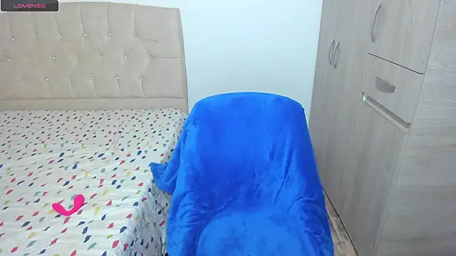 emily1  online show from 04-15-26, 12:32