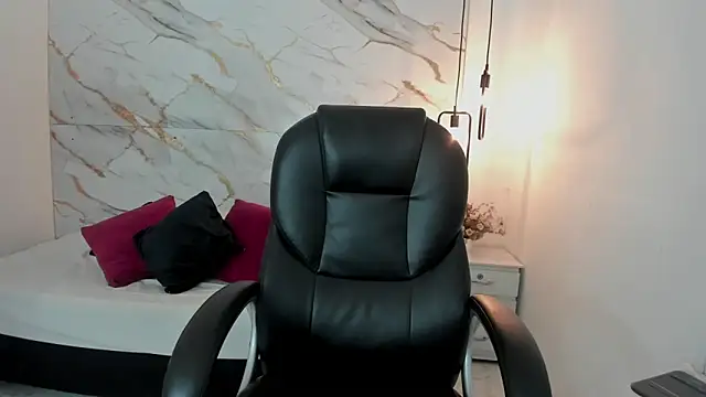 pretty ariiel online show from 12-22-25, 11:32