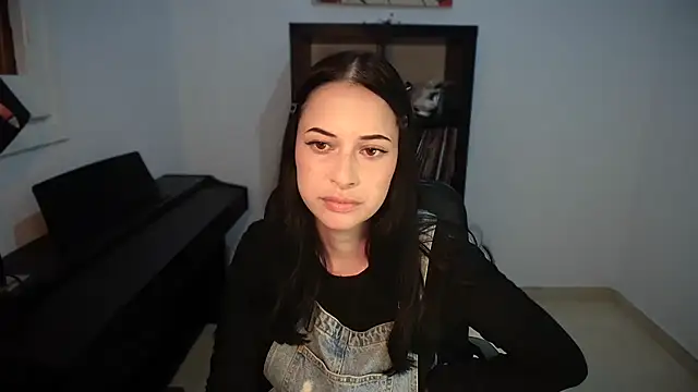 Snapshot of Windy_butterfly chatting on 10-13-25, 06:20 Windy butterfly online show from 10-13-25, 06:20