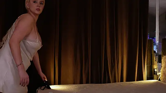 Snapshot of VictoriaMorrone chatting on 02-12-26, 12:43 VictoriaMorrone online show from 02-12-26, 12:43