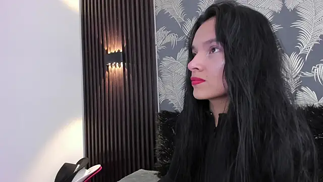 Snapshot of _shantal_smith chatting on 06-17-26, 01:05 shantal smith online show from 06-17-26, 01:05
