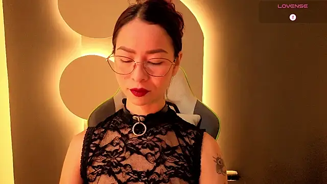Snapshot of rosse_98_ chatting on 05-09-26, 01:14 rosse 98 online show from 05-09-26, 01:14