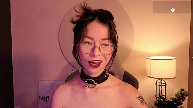 Snapshot of rosse_98_ chatting on 06-15-26, 03:23 rosse 98 online show from 06-15-26, 03:23