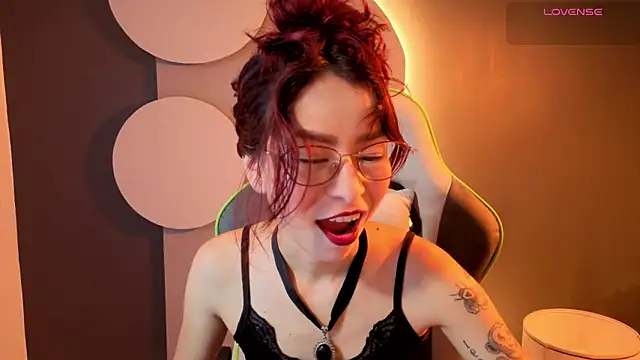 Snapshot of rosse_98_ chatting on 05-25-26, 02:05 rosse 98 online show from 05-25-26, 02:05