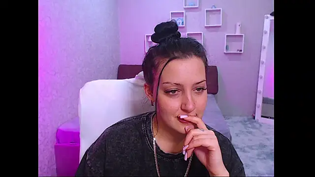 Snapshot of SkarlettMonliss chatting on 10-15-25, 07:22 SkarlettMonliss online show from 10-15-25, 07:22