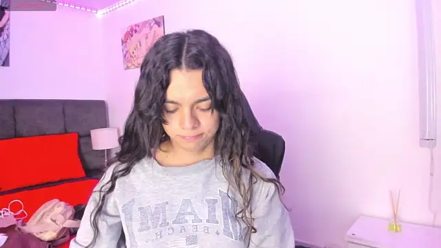 Snapshot of Megan_Miles02 chatting on 11-06-25, 08:02 Megan Miles02 online show from 11-06-25, 08:02