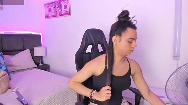 Snapshot of Megan_Miles02 chatting on 11-25-25, 09:59 Megan Miles02 online show from 11-25-25, 09:59