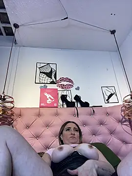 Snapshot of antonella87 chatting on 06-03-26, 11:31 antonella87 online show from 06-03-26, 11:31
