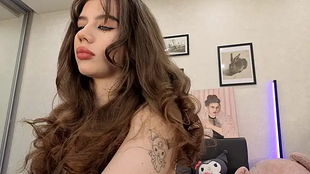 Snapshot of dolly_ll chatting on 05-27-26, 01:29 dolly ll online show from 05-27-26, 01:29