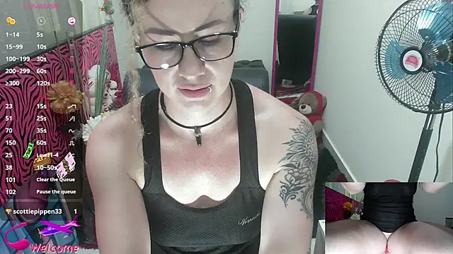 ViickySexy online show from 10-23-25, 07:56