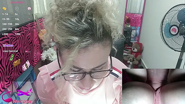 ViickySexy online show from 11-19-25, 07:58