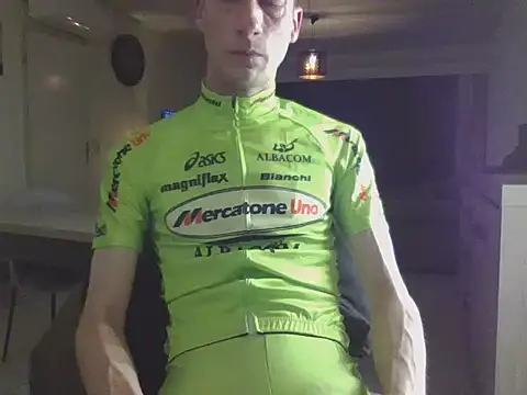 Snapshot of sportgearslet chatting on 10-15-25, 06:49 sportgearslet online show from 10-15-25, 06:49