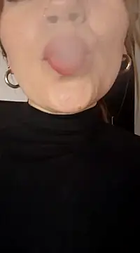Snapshot of tata_laima__ chatting on 03-20-25, 04:42 tata laima online show from 03-20-25, 04:42