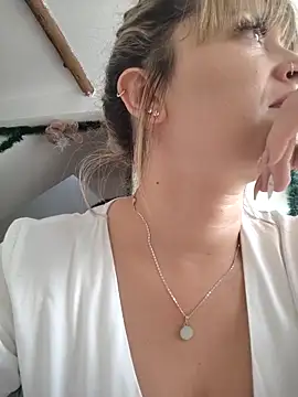 tata laima   online show from 12-20-25, 03:26