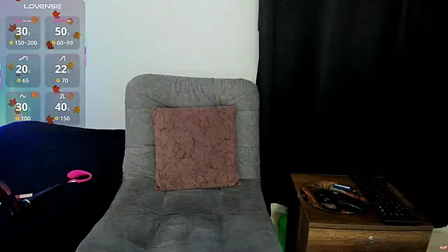 Snapshot of liily_moore chatting on 05-26-26, 04:32 liily moore online show from 05-26-26, 04:32